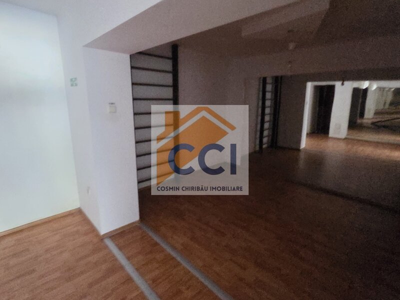 Spatiu comercial versatil de vanzare, parter, 119 mp.
